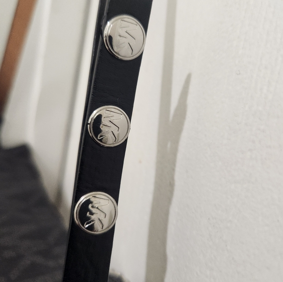 Michael Kors MK Signature Black Fanny Pack Belt Bag With Silver Chain Accent - Picture 8 of 10